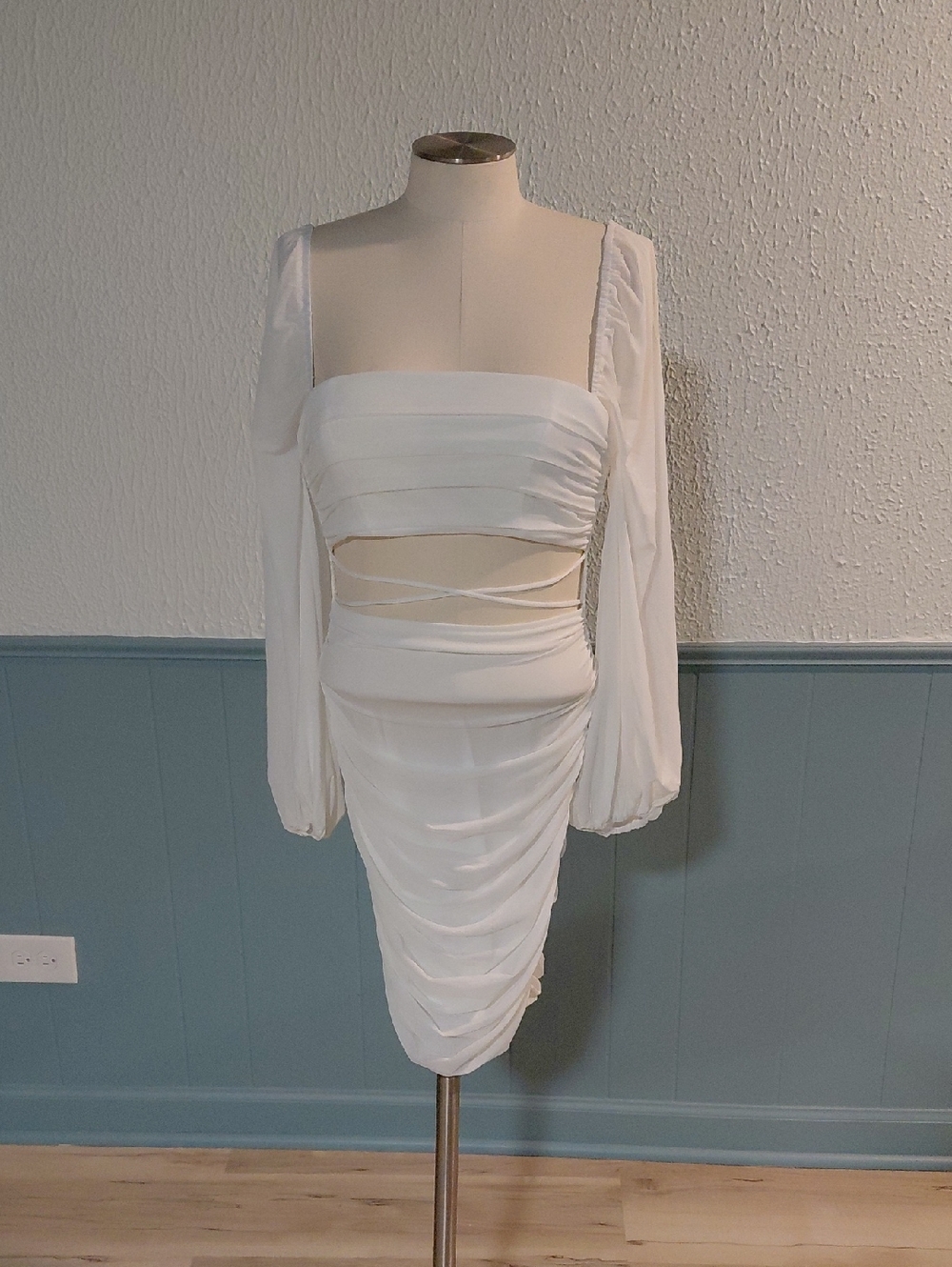 Hello Molly White Long-Sleeve Ruched Midi Dress with Cutout